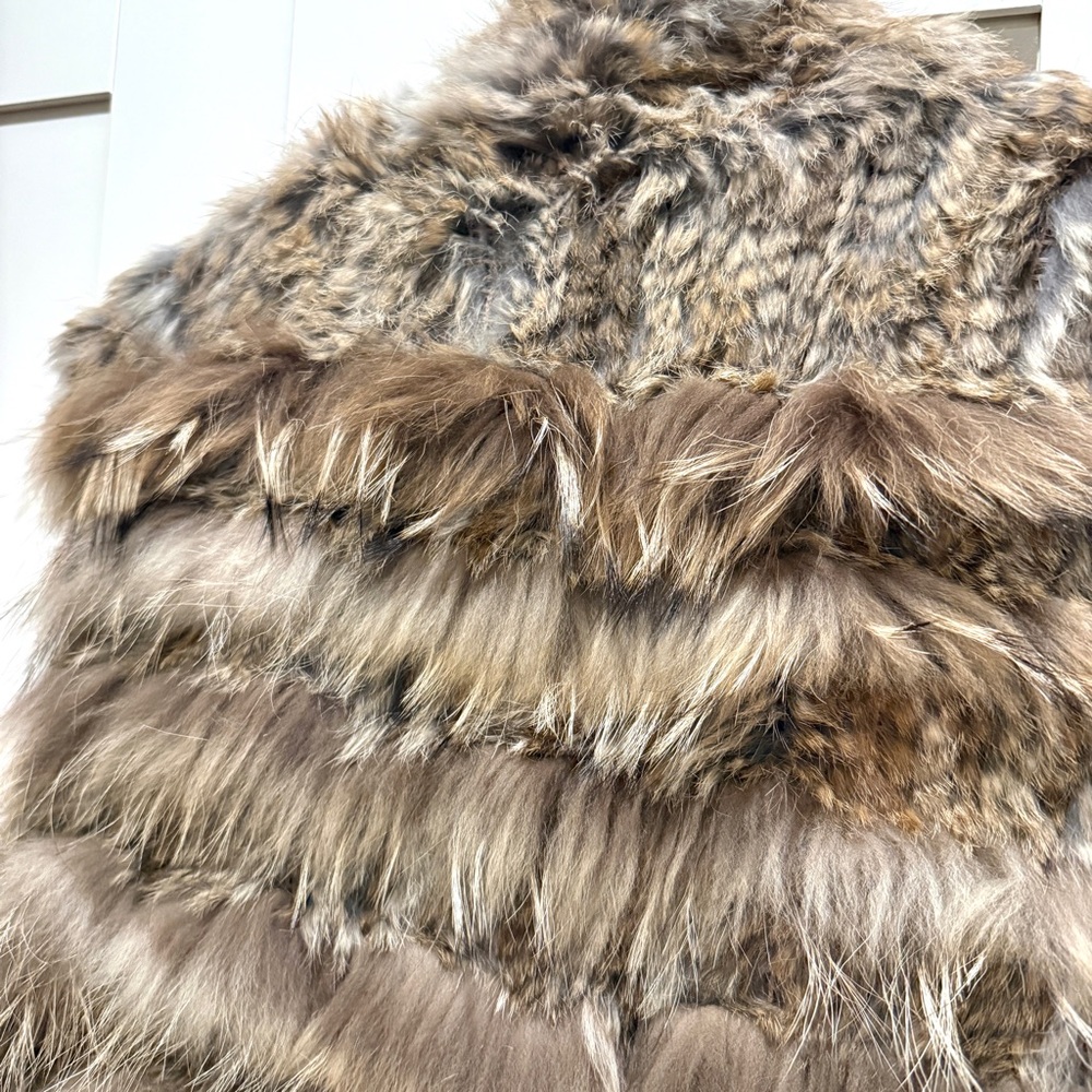 Women's Rabbit and Racoon Fur Vest - Picture 8 of 9